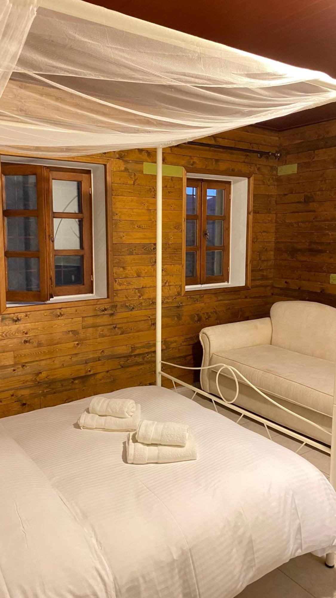 Ikojenia Traditional Lodge Pápingo Kültér fotó