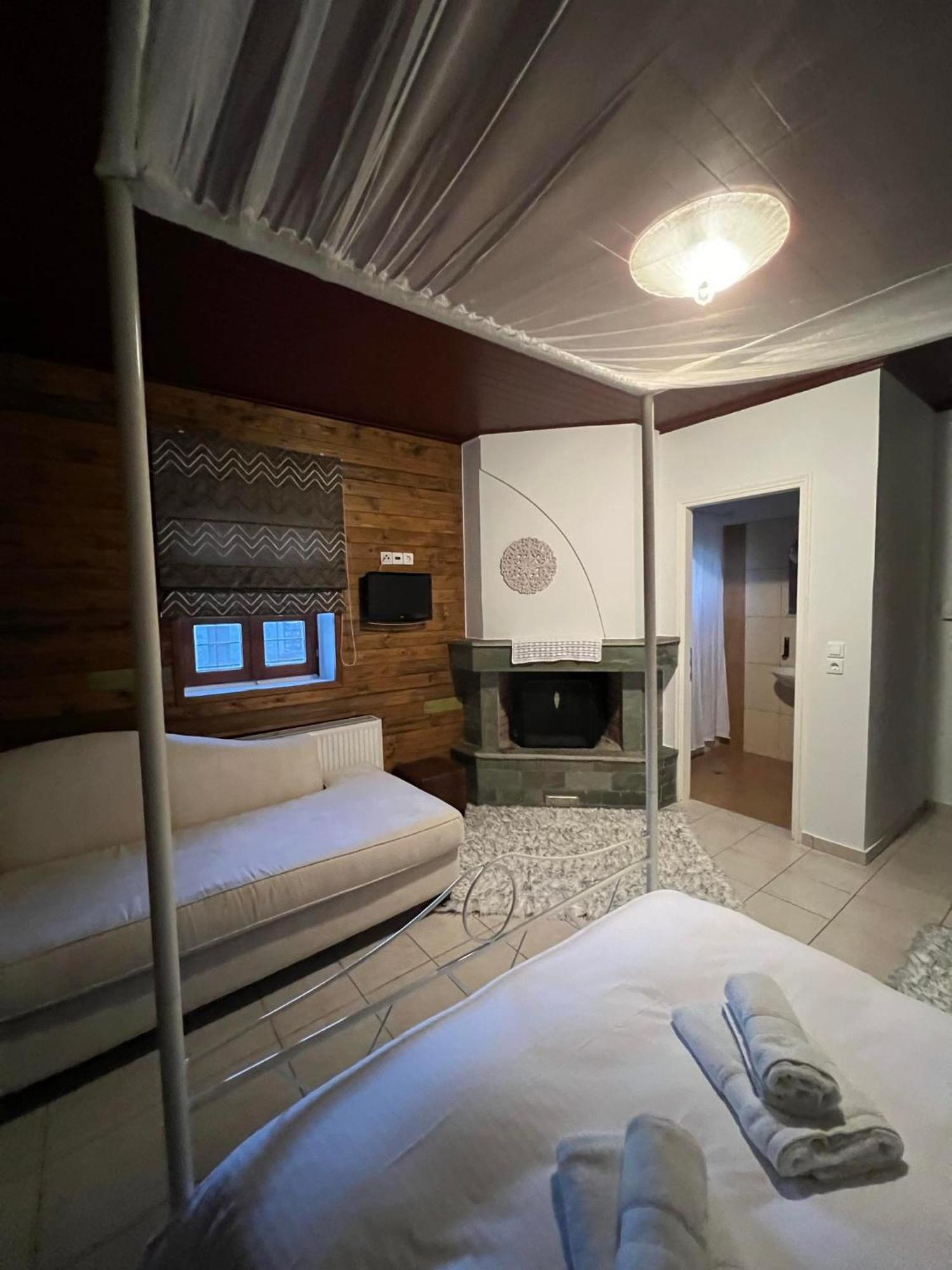 Ikojenia Traditional Lodge Pápingo Kültér fotó