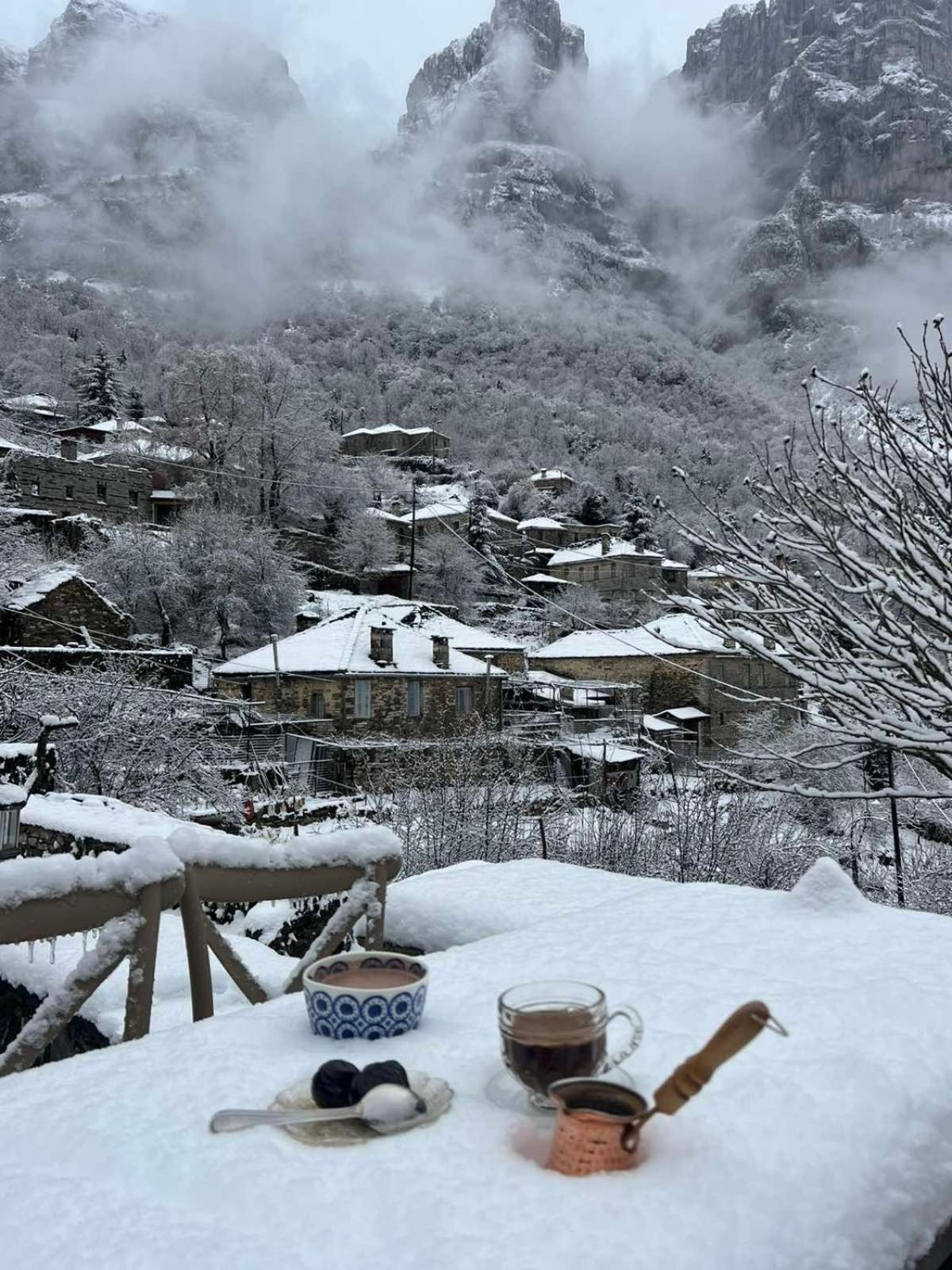 Ikojenia Traditional Lodge Pápingo Kültér fotó